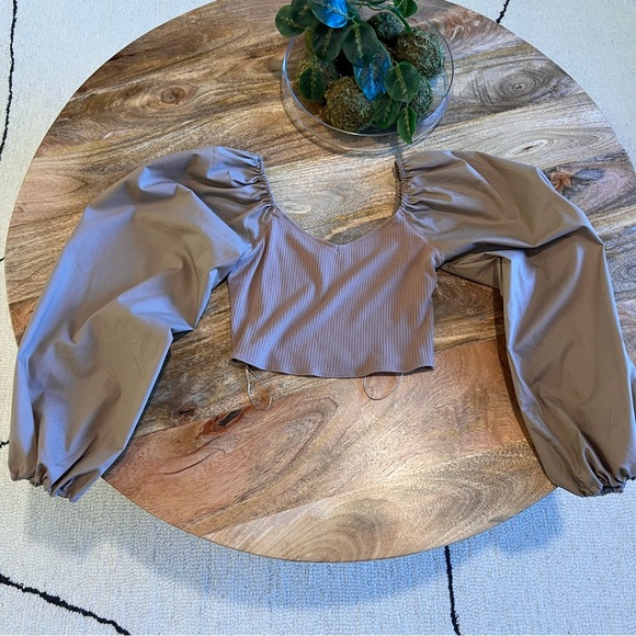 Abercrombie & Fitch Tops - Abercrombie ballon sleeves crop top